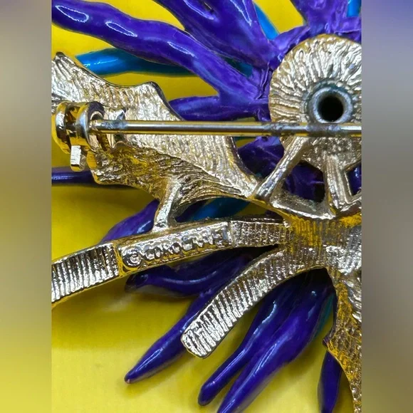 Corocraft 1940s Enamel Flower Brooch - Picture 4 of 4